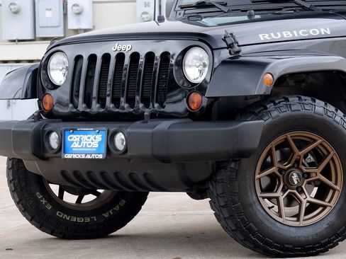 Used 2013 Jeep Wrangler Unlimited Rubicon w/ Connectivity Group image 20