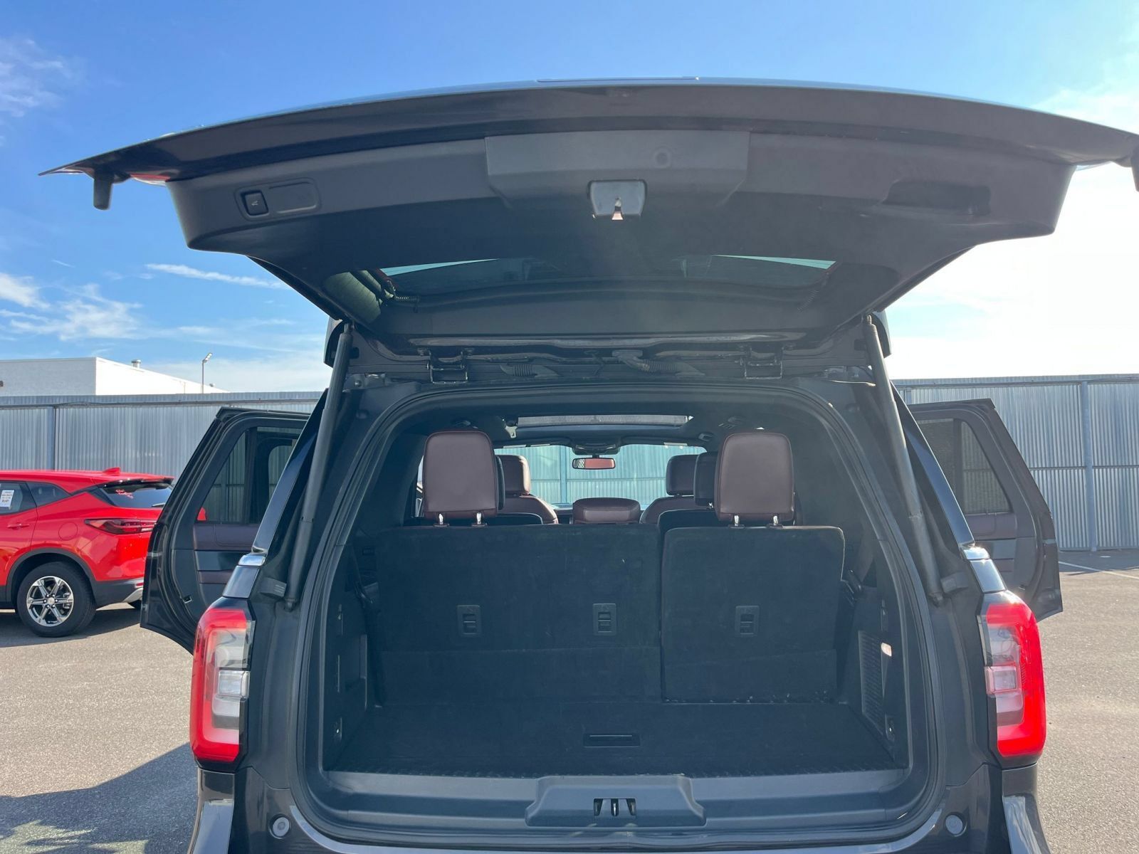 Used 2024 Ford Expedition Limited AWD/4WD image 24