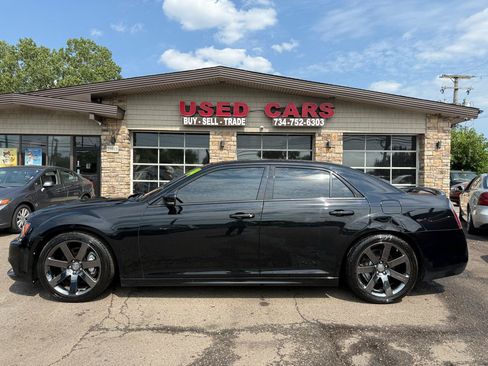 Used 2014 Chrysler 300 SRT8 w/ Leather Interior Group RWD image 9