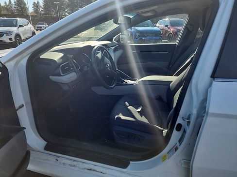 Used 2020 Toyota Camry LE w/ Convenience Package image 3