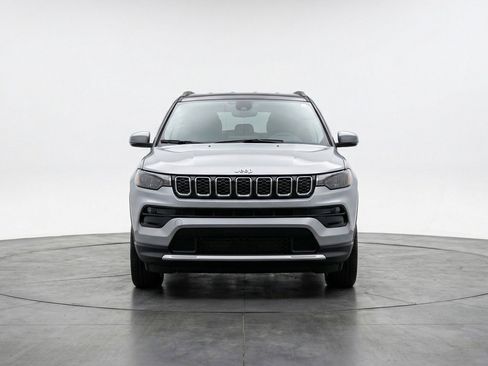 Used 2025 Jeep Compass Limited image 2
