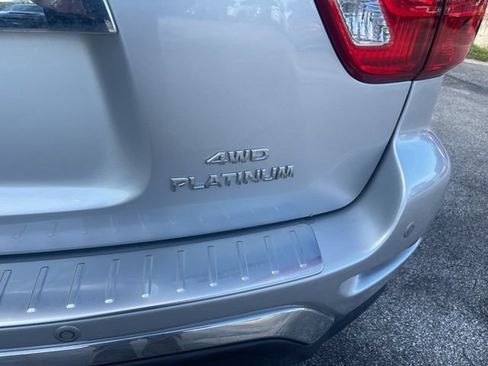 Used 2018 Nissan Pathfinder Platinum AWD/4WD image 7