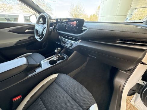 Certified 2024 Buick Envista Preferred image 28