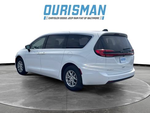 New 2027 Chrysler Pacifica Select w/ Family Tech Group FWD image 4
