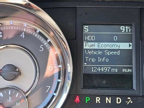 Used 2015 Chrysler Town & Country Touring FWD image 12