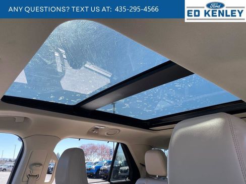 Used 2022 Ford Explorer Platinum w/ Equipment Group 601A image 5