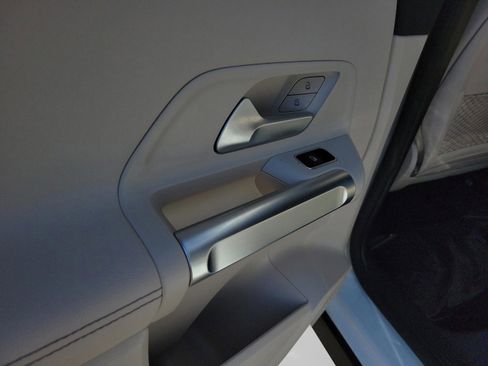 Certified 2025 Mercedes-Benz GLB 250 image 12