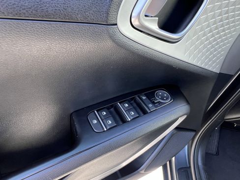 Certified 2023 Kia Soul LX image 22