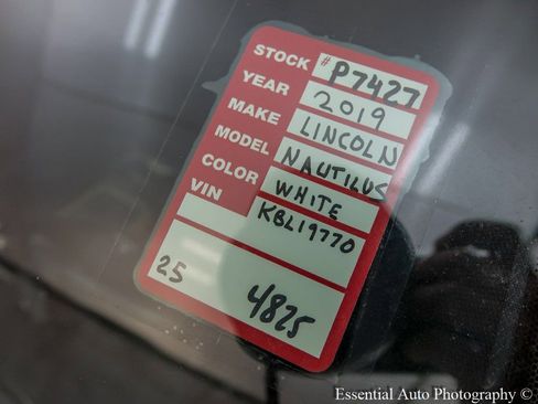 Used 2019 Lincoln Nautilus Select image 33