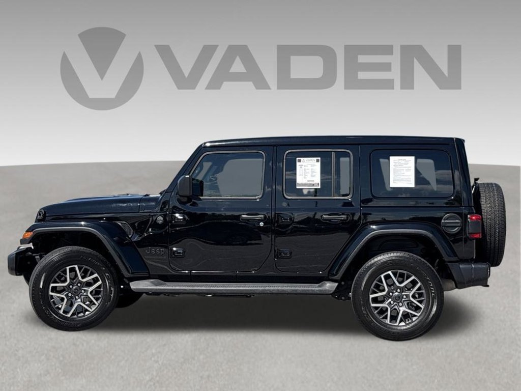 Used 2025 Jeep Wrangler Unlimited Sahara AWD/4WD image 6