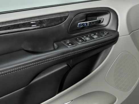 Used 2018 Dodge Grand Caravan SE image 14