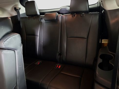 Used 2021 Toyota Highlander XLE image 30