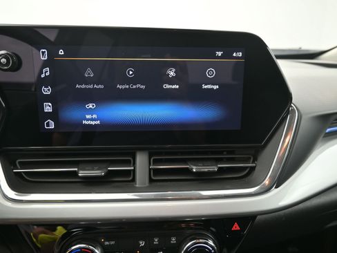 Used 2025 Chevrolet Trax LT w/ LT Convenience Package FWD image 15
