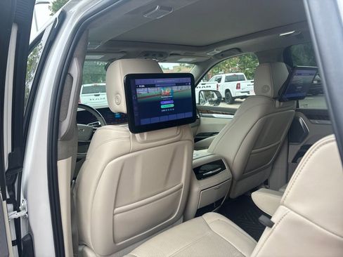 Used 2025 Cadillac Escalade Sport Platinum image 8