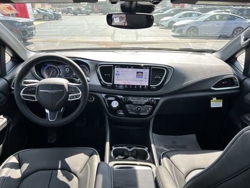 New 2026 Chrysler Pacifica Limited AWD/4WD image 24