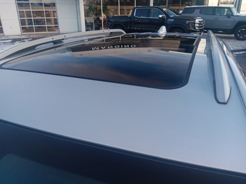 Certified 2022 GMC Terrain SLT w/ Infotainment Package II image 10