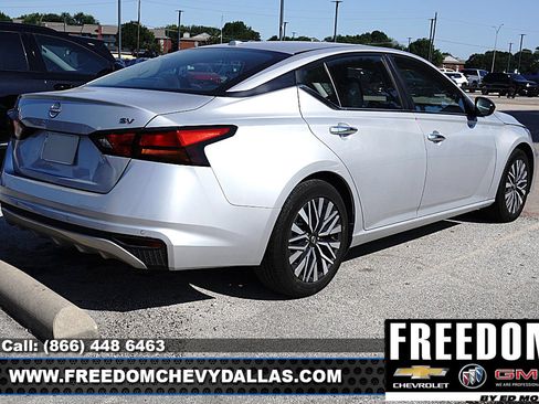 Used 2024 Nissan Altima 2.5 SV FWD image 5