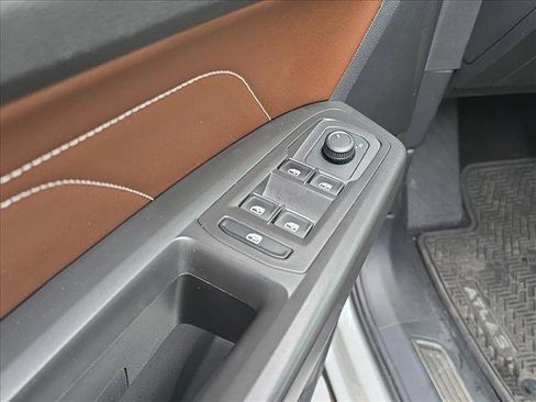 Used 2023 Volkswagen Atlas SEL R-Line image 8