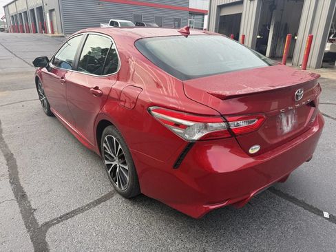 Used 2020 Toyota Camry SE w/ 4 Season Floor Mat Package FWD image 2