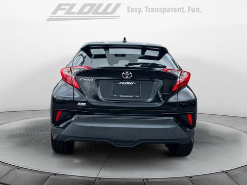 Used 2022 Toyota C-HR XLE FWD image 8