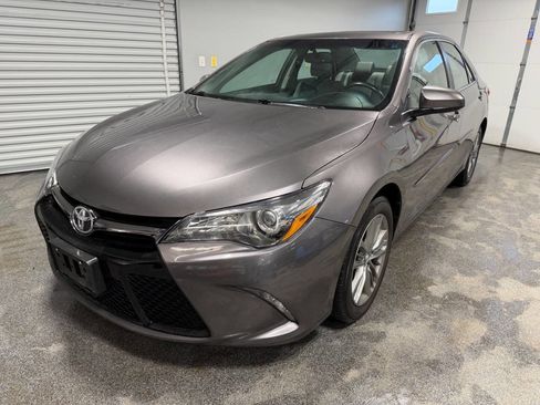 Used 2017 Toyota Camry SE w/ Moonroof Package image 1