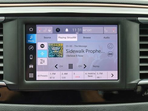 Used 2022 Chrysler Voyager LX image 24