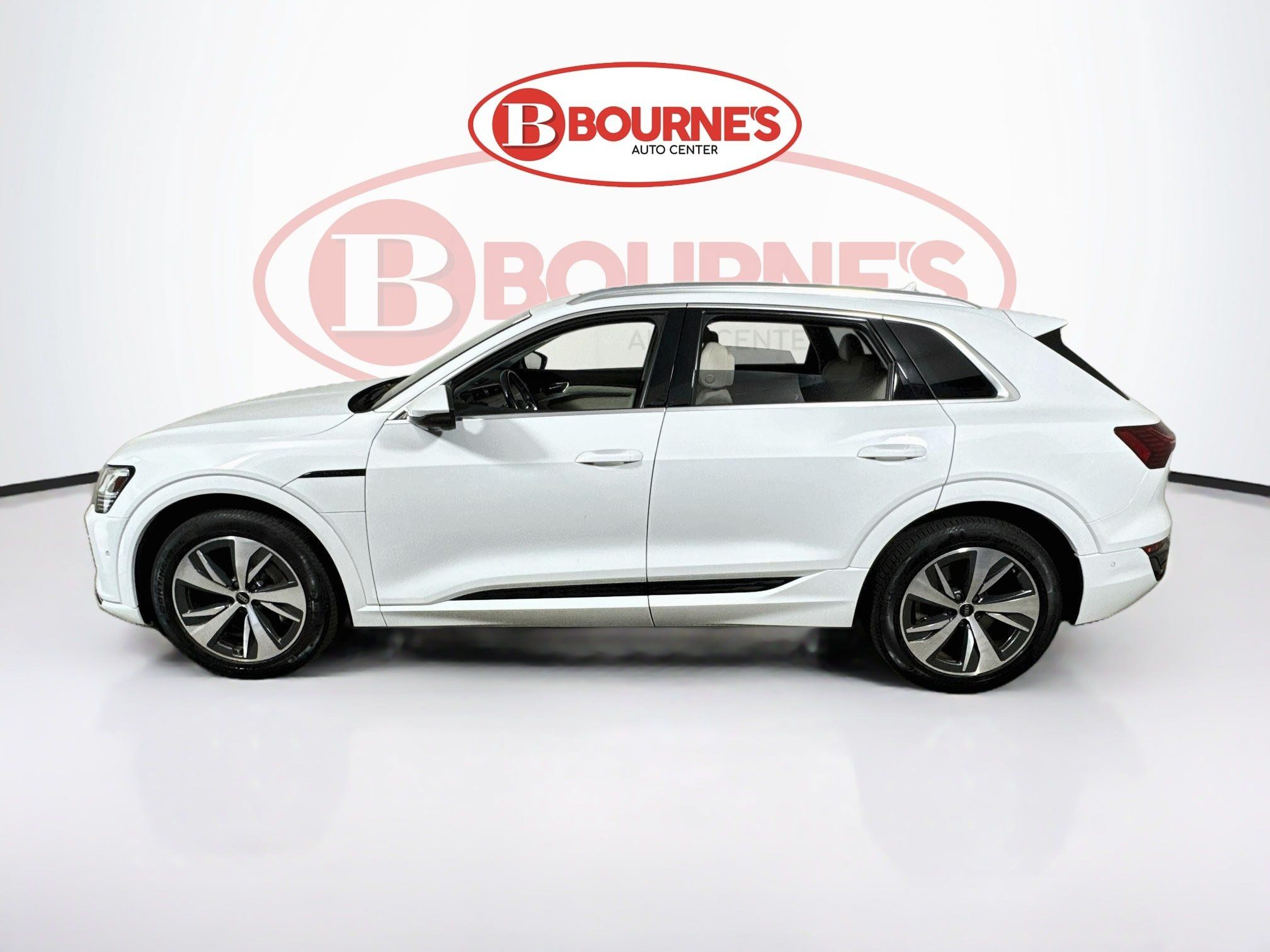Used 2024 Audi Q8 e-tron Premium Plus w/ Premium Plus Package AWD/4WD image 9