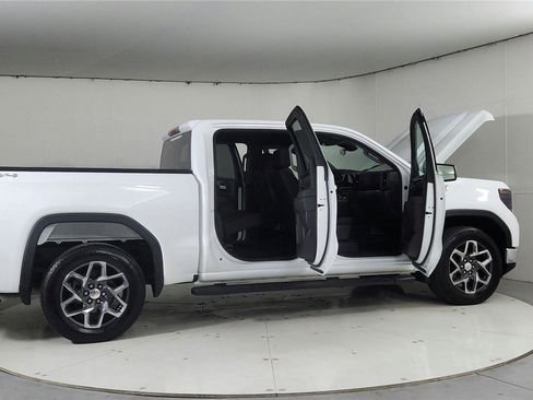 Used 2026 GMC Sierra 1500 SLE AWD/4WD image 11