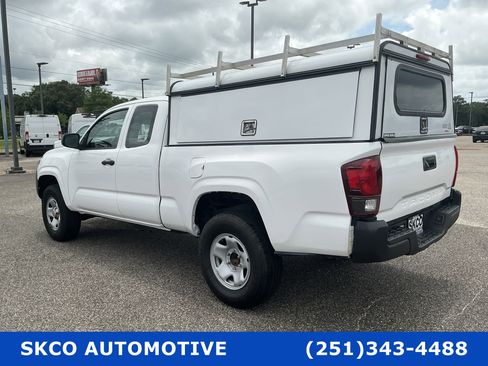 Used 2018 Toyota Tacoma SR RWD image 3