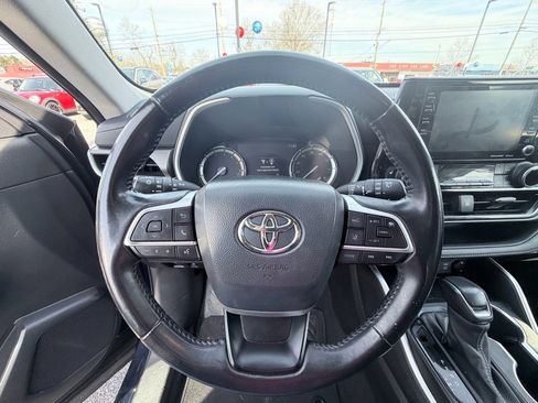 Used 2022 Toyota Highlander XLE image 13