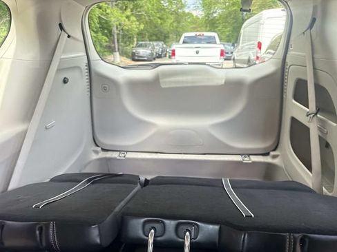 Used 2024 Chrysler Pacifica Touring-L FWD image 18