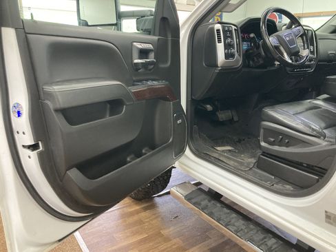 Used 2019 GMC Sierra 2500 SLT w/ Duramax Plus Package AWD/4WD image 11