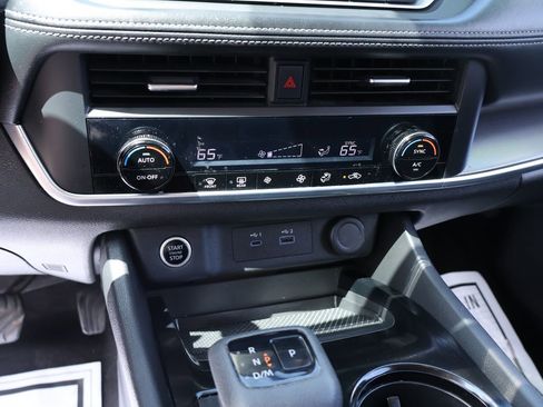 Used 2023 Nissan Rogue SV FWD image 34