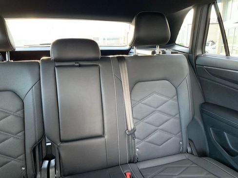 Used 2025 Volkswagen Atlas Cross Sport SE image 37