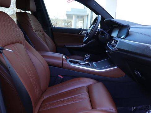 Used 2022 BMW X5 xDrive40i w/ M Sport Package image 19