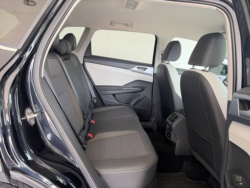 Certified 2025 Volkswagen Taos SE FWD image 32