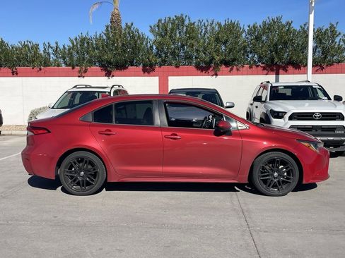 Used 2020 Toyota Corolla LE image 3