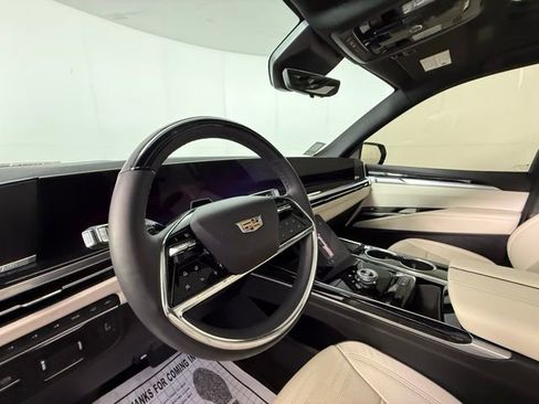 Certified 2025 Cadillac Escalade ESV Sport w/ Touring Package image 6