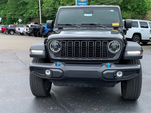 Used 2024 Jeep Wrangler Unlimited w/ Convenience Group AWD/4WD image 7