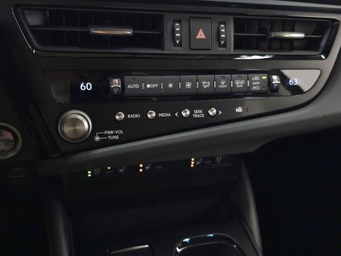 Certified 2024 Lexus ES 300h w/ Premium Package FWD image 29