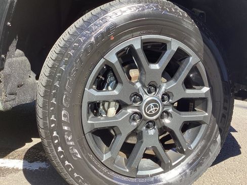 Used 2024 Toyota Tundra Platinum AWD/4WD image 4
