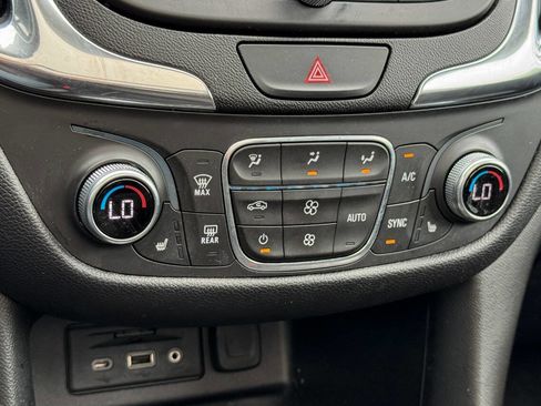 Used 2019 Chevrolet Equinox LT w/ Sun & Navigation Package AWD/4WD image 31