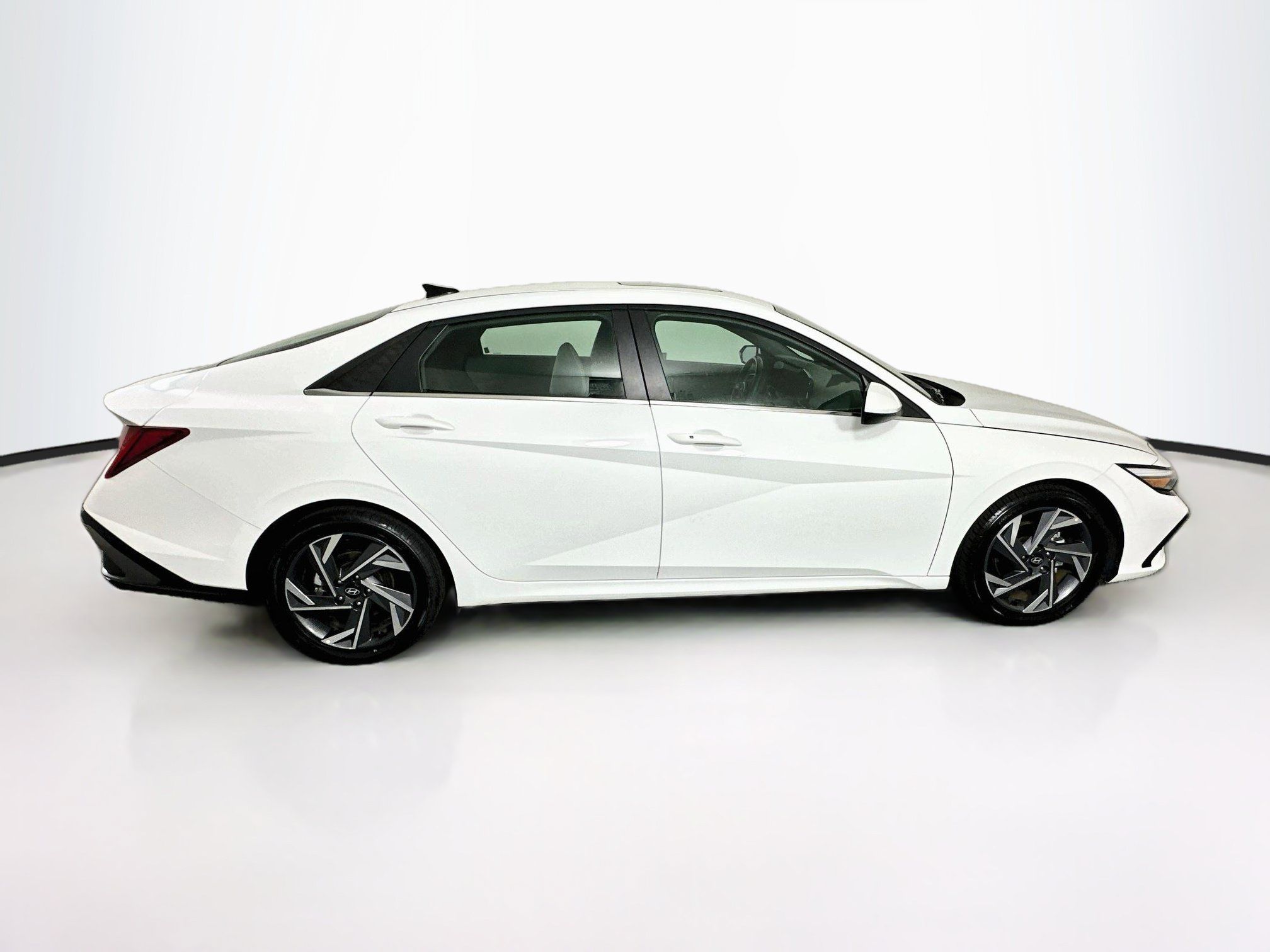 Used 2025 Hyundai Elantra SEL FWD image 10