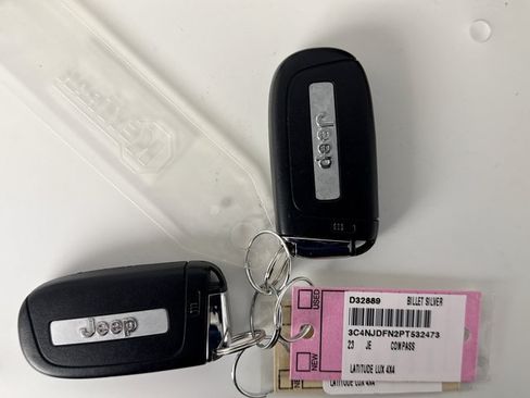 Used 2023 Jeep Compass Latitude AWD/4WD image 19