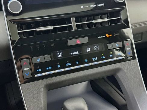 Used 2022 Toyota Avalon XLE w/ Moonroof Package FWD image 19
