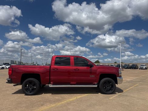 Used 2018 Chevrolet Silverado 1500 LT w/ Texas Edition image 29