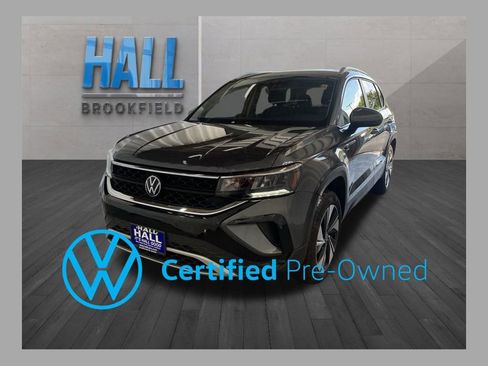 Certified 2024 Volkswagen Taos SE image 1