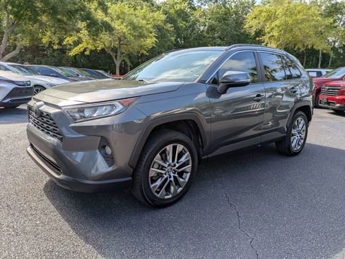 Used 2019 Toyota RAV4 XLE Premium w/ Cold Weather Package FWD image 7