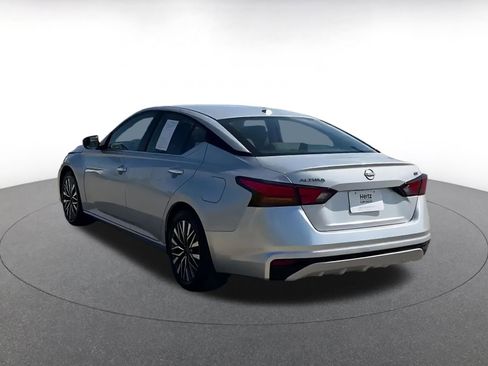 Used 2024 Nissan Altima 2.5 SV image 11