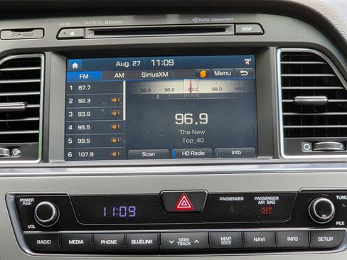 Used 2017 Hyundai Sonata Limited w/ Ultimate Package 04 FWD image 24